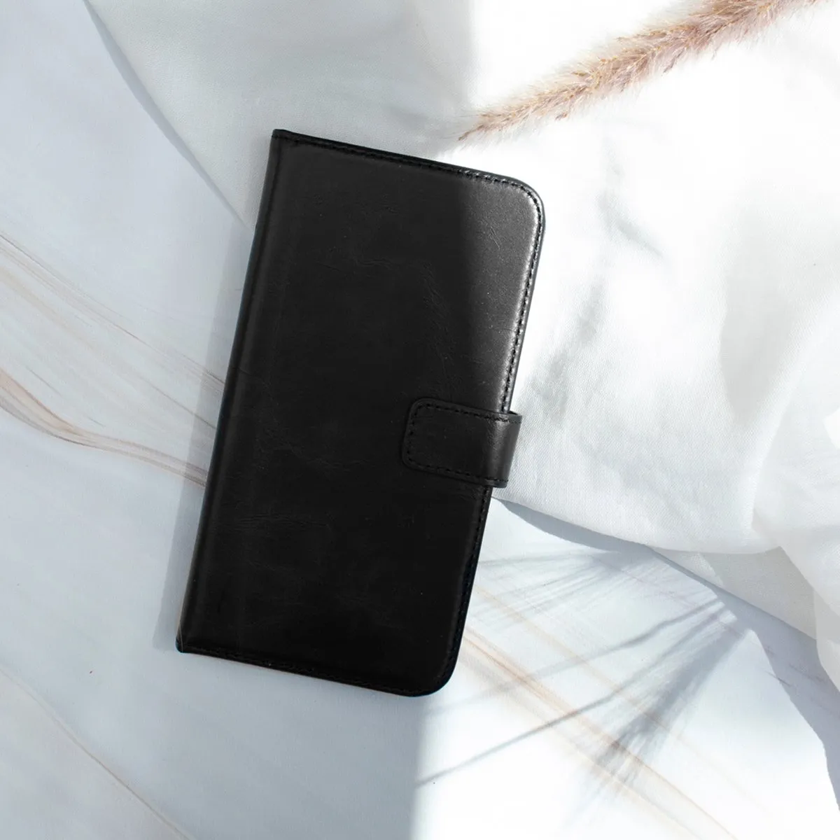 Selencia Hoesje iPhone 5/5s/SE - Echt Lederen Bookcase - 3 Pasjes - Zwart