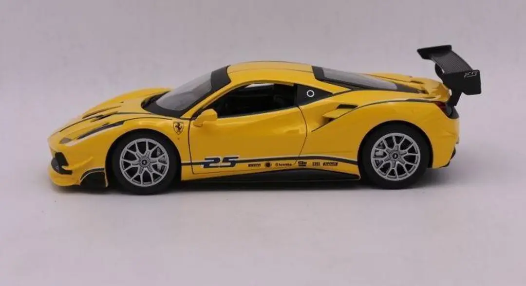 Bburago  Ferrari 488 RACING CHALLENGE #25 geel/groen schaalmodel 1:24