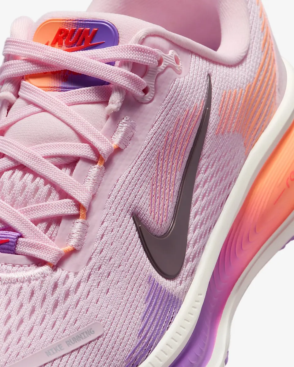 Nike Vomero 18 Hardloopschoenen HQ2157-603 - 35.5 Roze