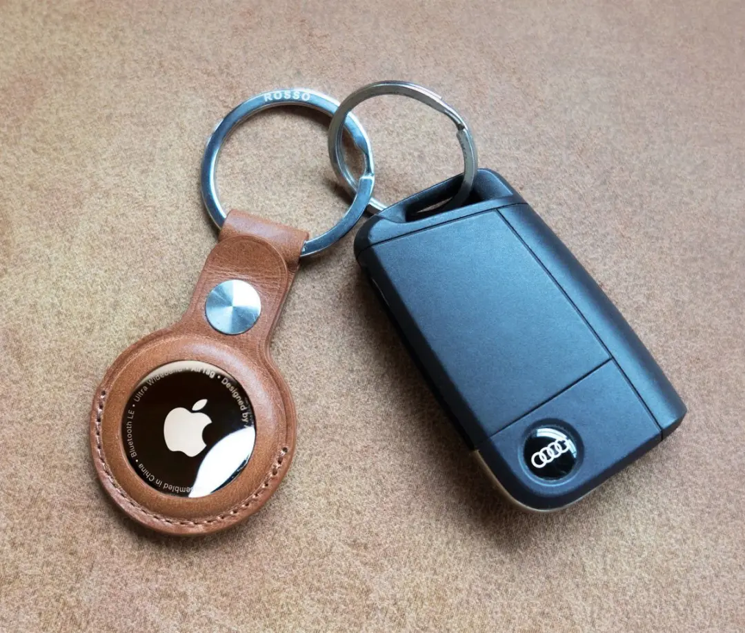 Rosso Element Hoesje Apple AirTag Sleutelhanger - Bruin