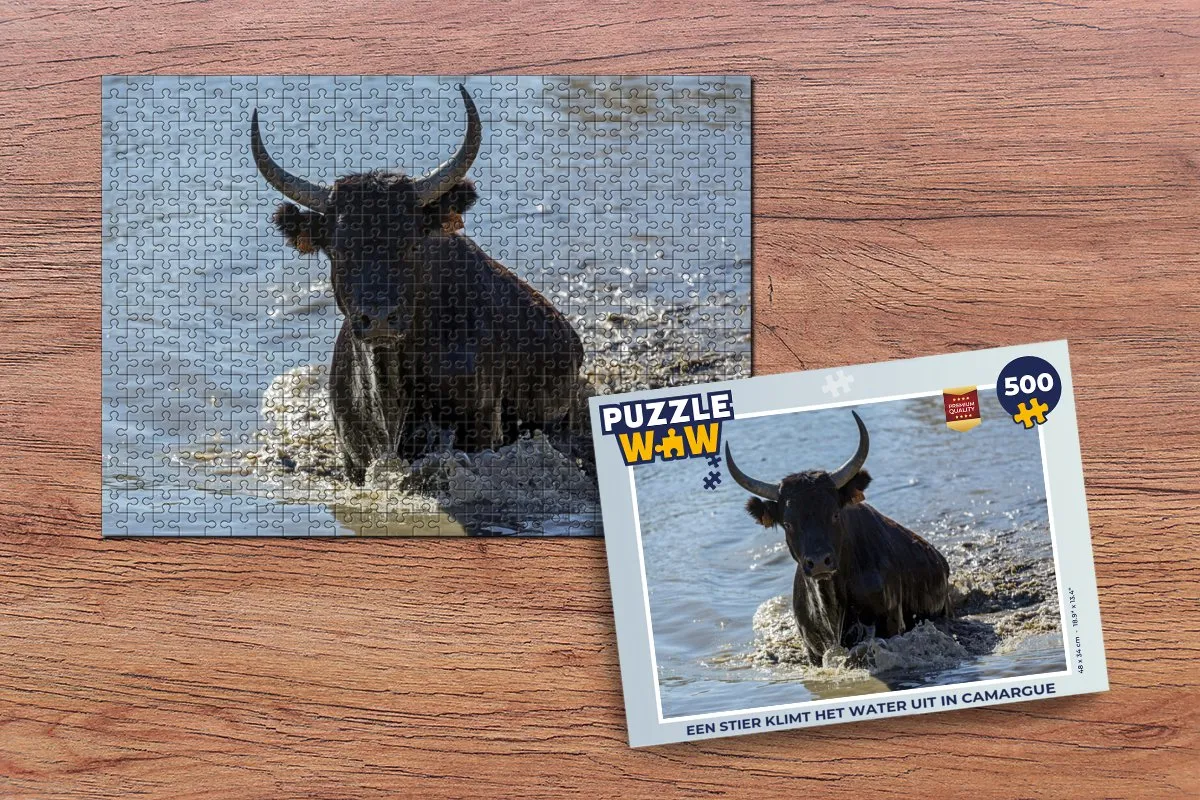 PuzzleWow Legpuzzel Een stier klimt het water uit Camargue - 500 Stukjes - Multicolor