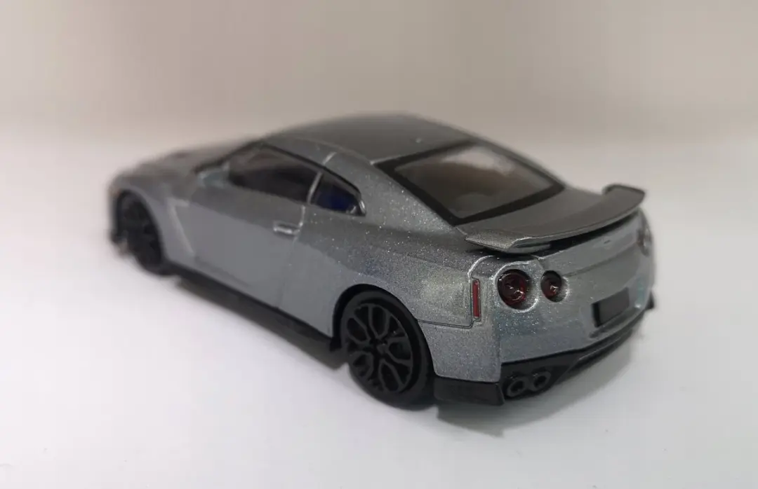 Bburago 1:43 Nissan GT-R Street Fire Metaal Modelauto