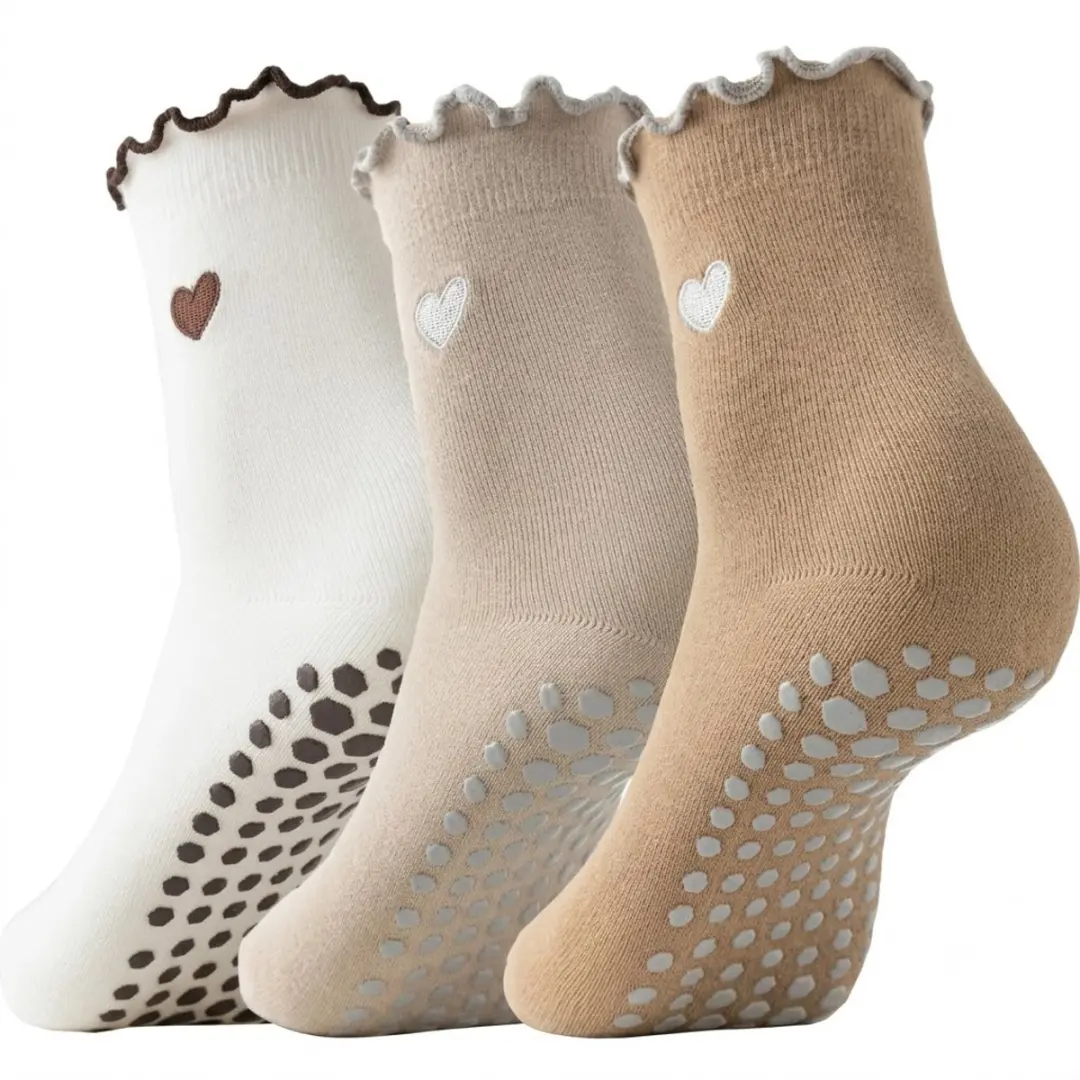 Lichtbruin antislip pilates sokken dames 3 paar ademende sokken met hartje antis