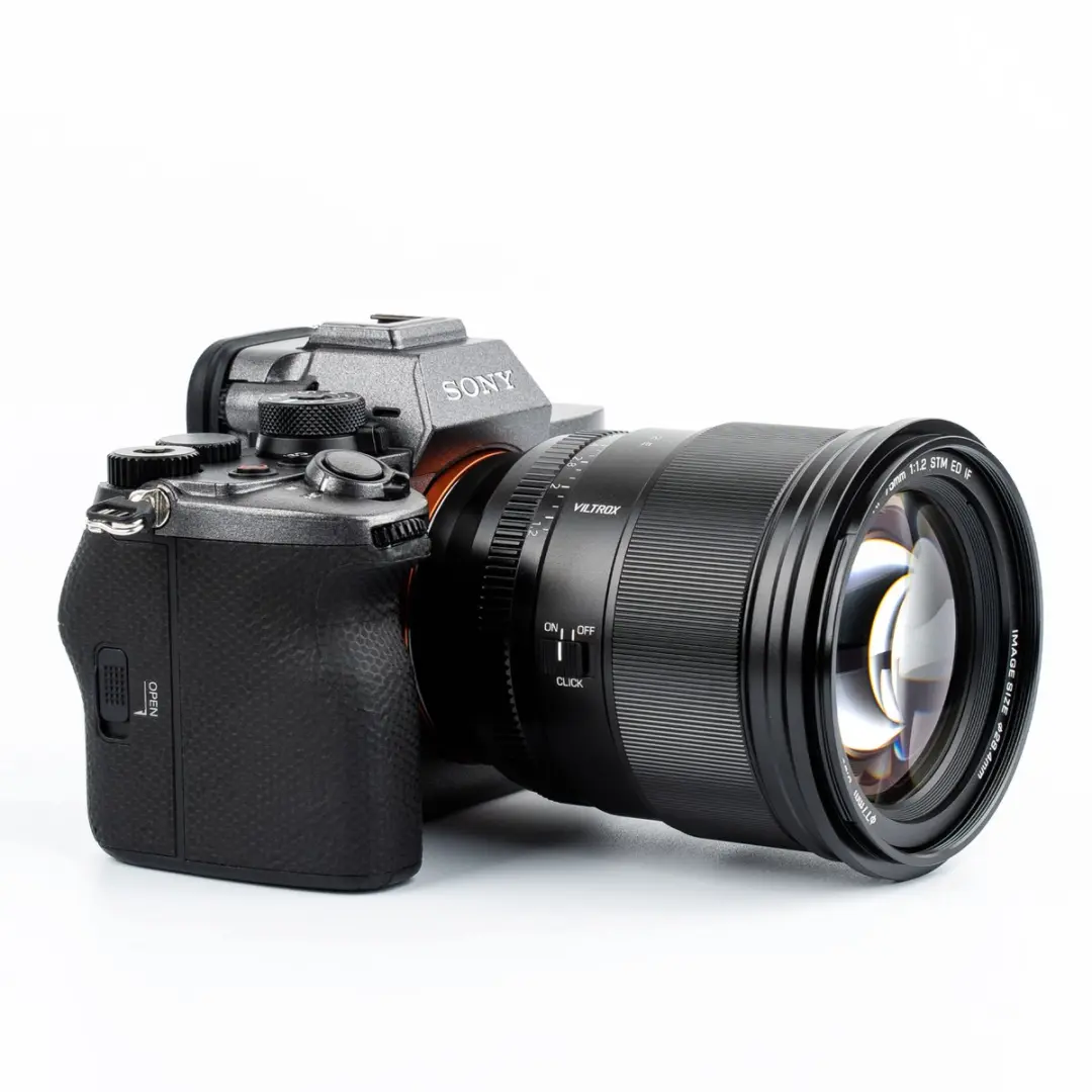 Viltrox 75mm F1.2 AF Pro Sony E-Mount Objectief - 77mm