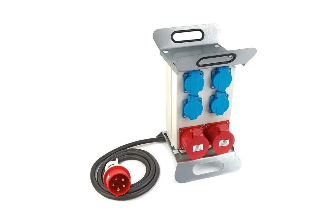 2 x 400 Volt en 4 x 230 Volt verdeelblok, Stekkerdoos- Randaarde