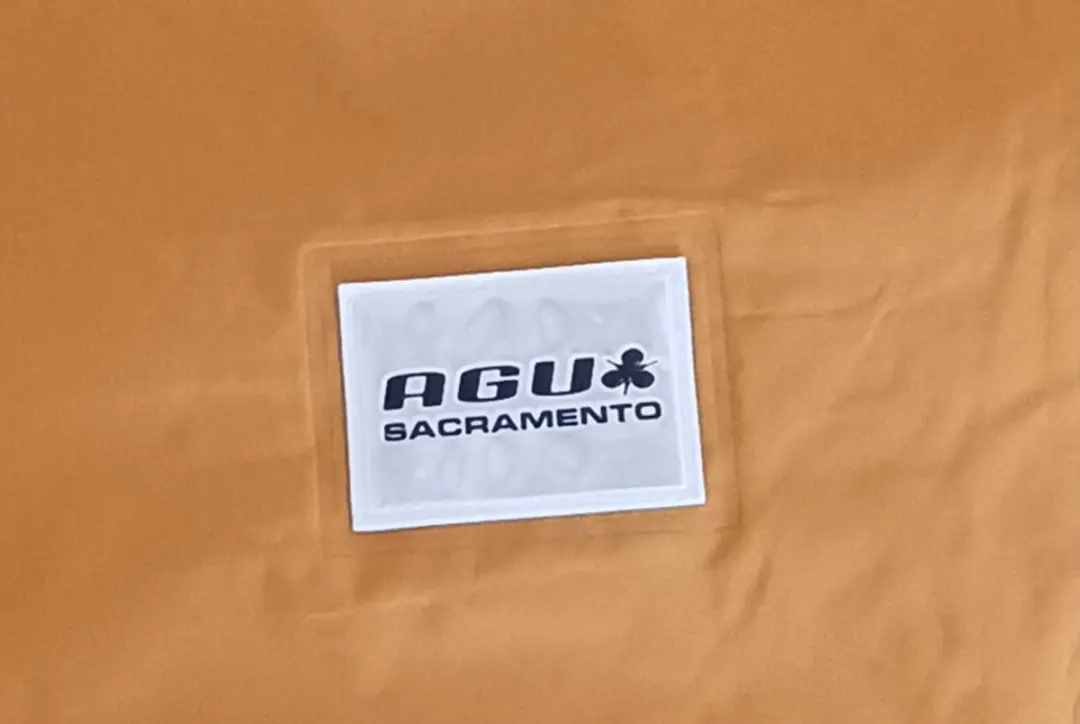 PONCHO KINDER 116 SACRAMENTO GEEL (AGU)