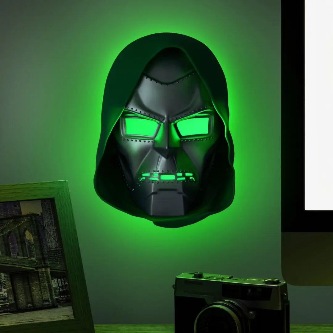 Paladone Marvel Dr Doom Mask Light - Multi