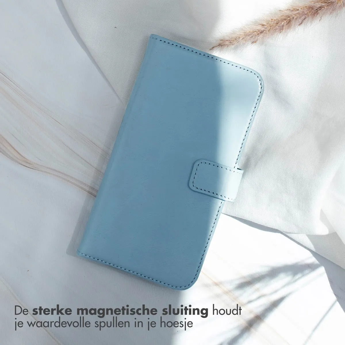 Selencia Hoesje Samsung Galaxy S21 FE - Echt Lederen Bookcase Lichtblauw