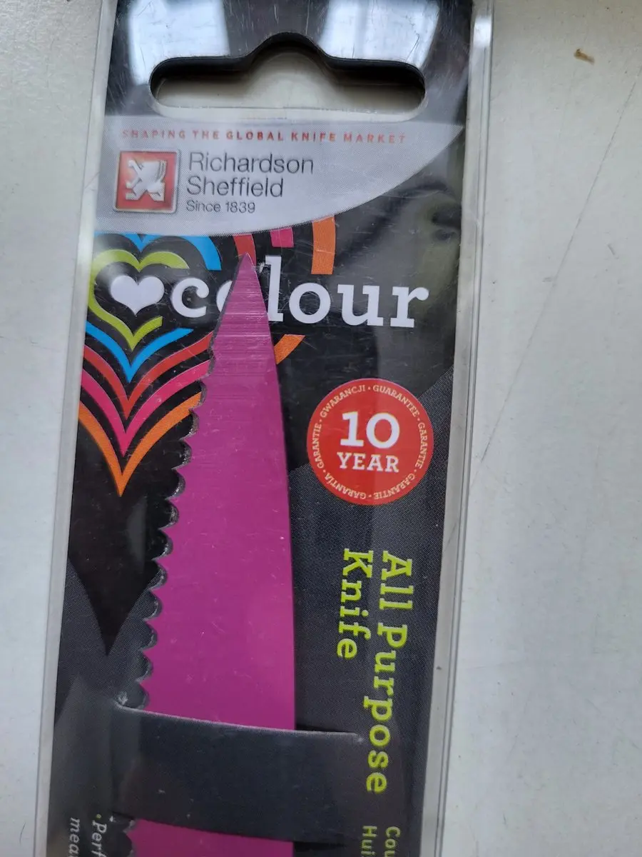 Richardson Sheffield Colour roze huishoudmes gekarteld (12,5 cm)
