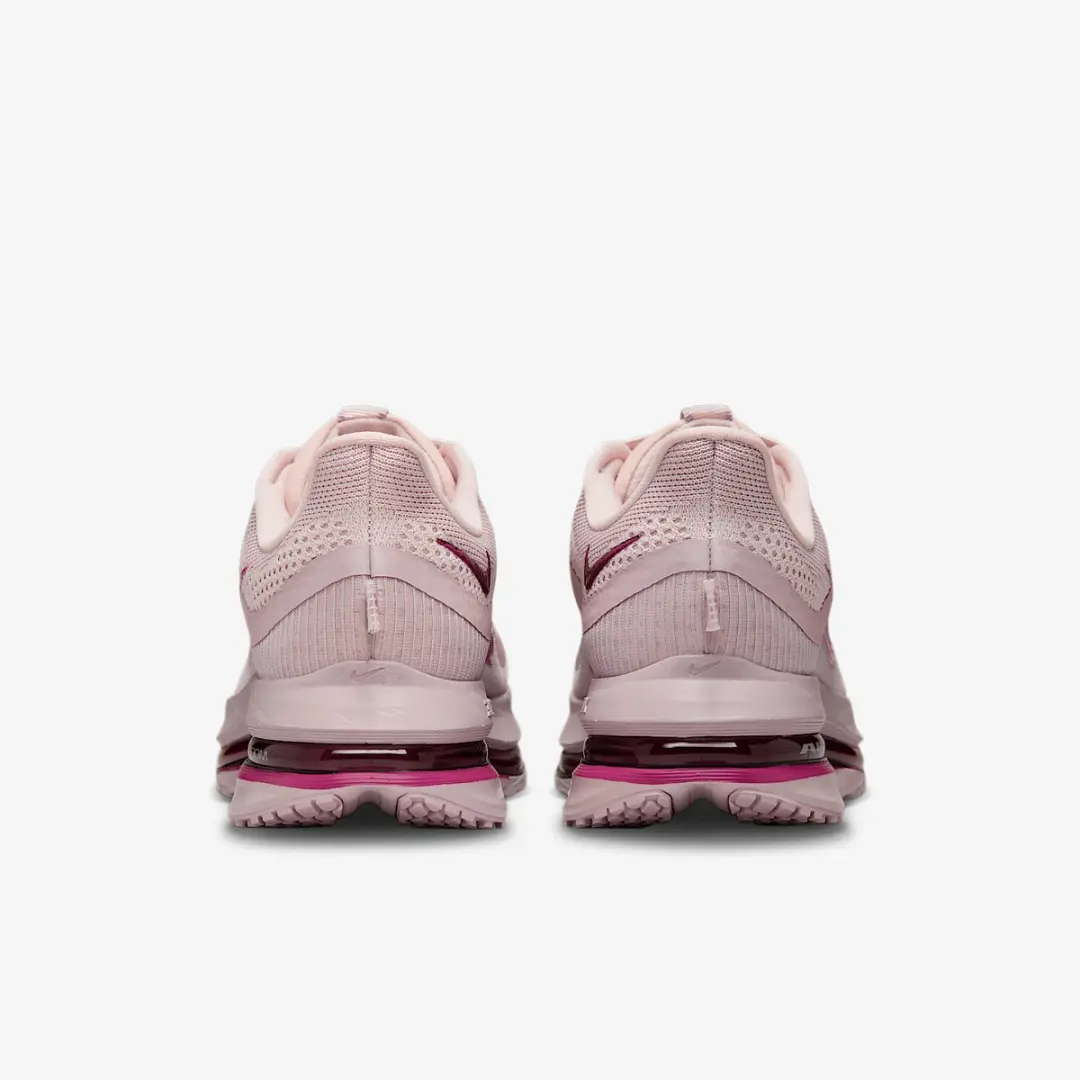 Nike Pegasus Premium Hardloopschoenen - Maat 38.5 - afbeelding 2 van 6