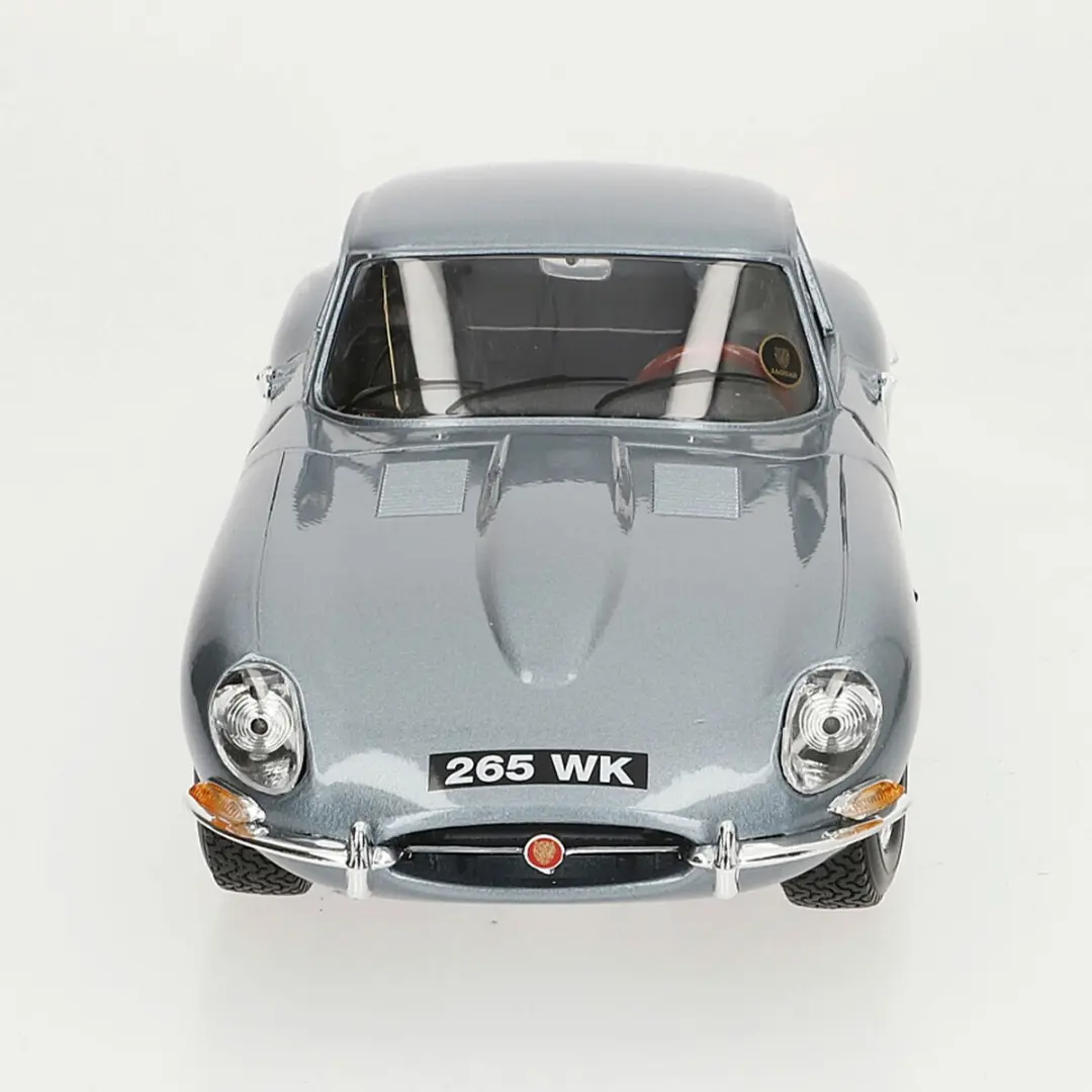Bburago Jaguar E-Type Coupe 1:18 - Zilver - afbeelding 3 van 6