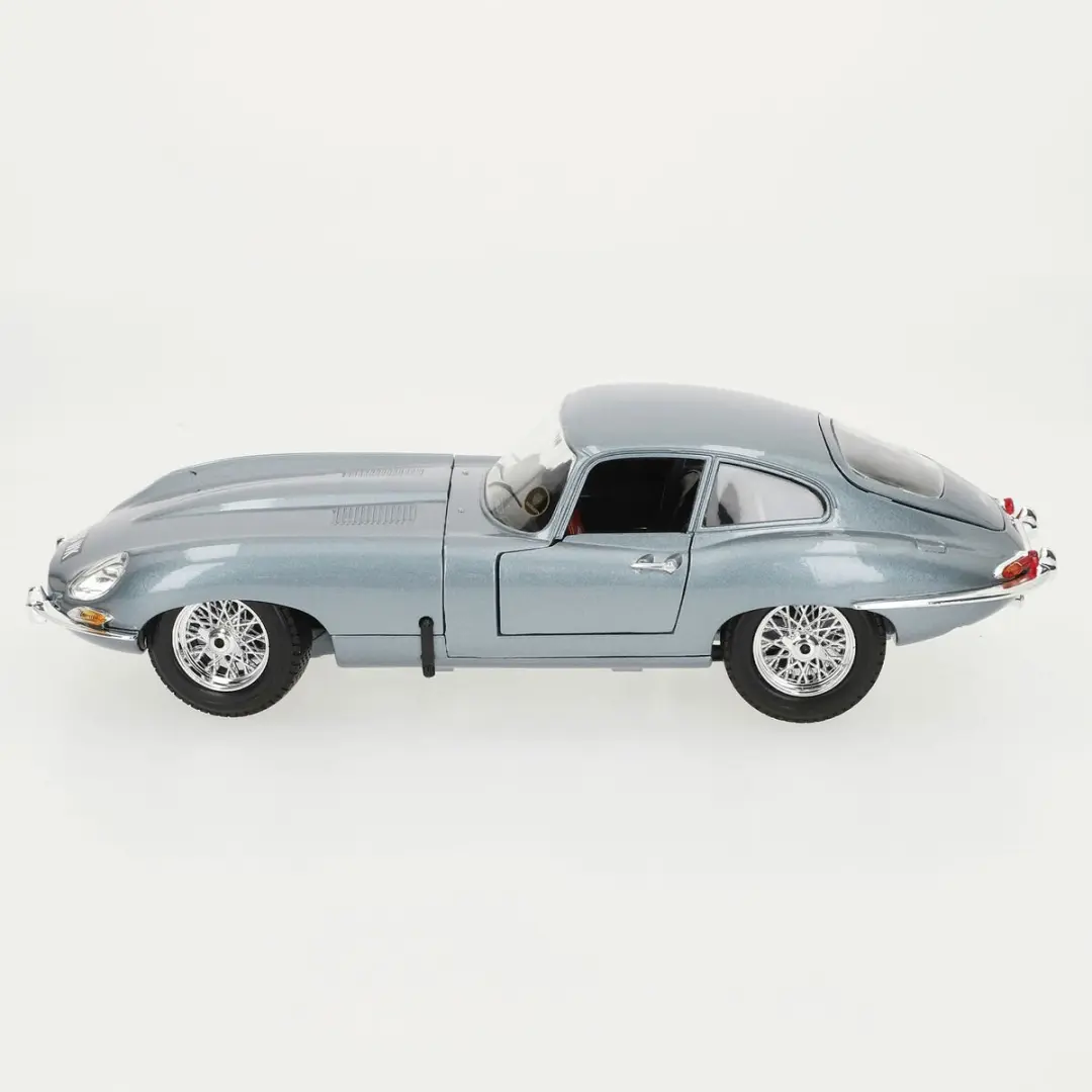 Bburago Jaguar E-Type Coupe 1:18 - Zilver - afbeelding 5 van 6
