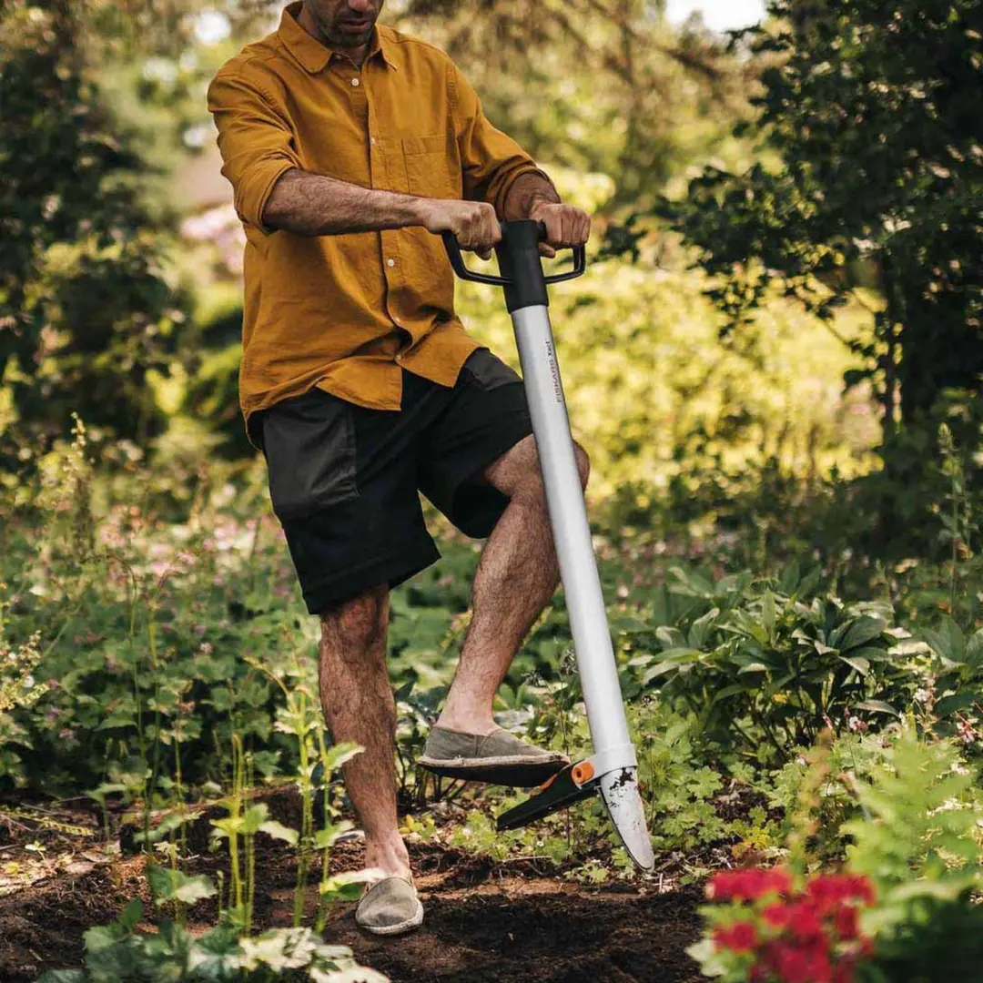 Fiskars Xact Bollenplanter 105cm - Aluminium - afbeelding 3 van 6