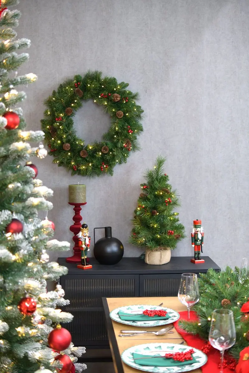 Famiflora Kerstkrans Everyday Ø61cm - 50 Warm Witte LED - Groen - afbeelding 2 van 2