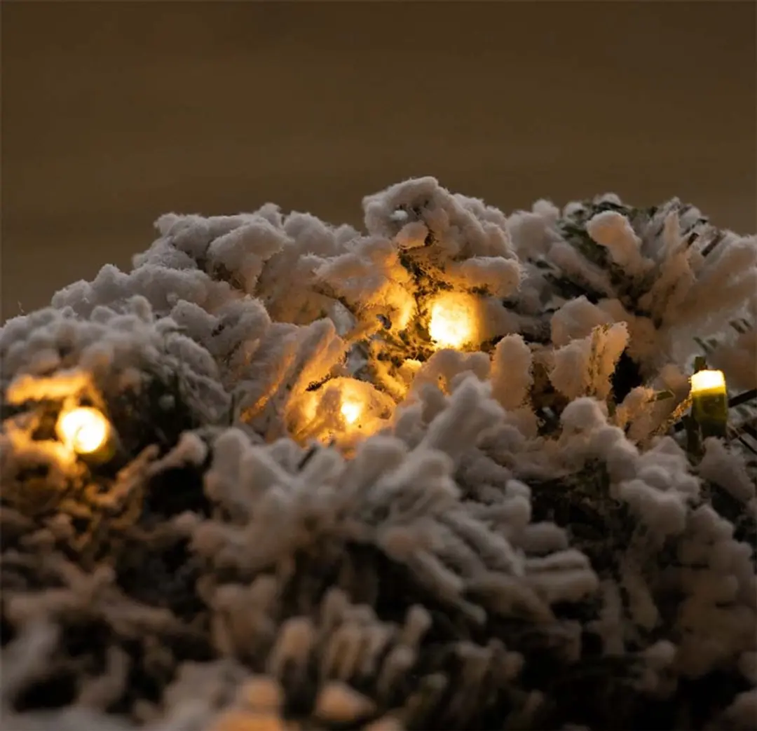 Lumineo Kerstkrans 50cm - Groen/Wit - Sneeuweffect - afbeelding 4 van 6