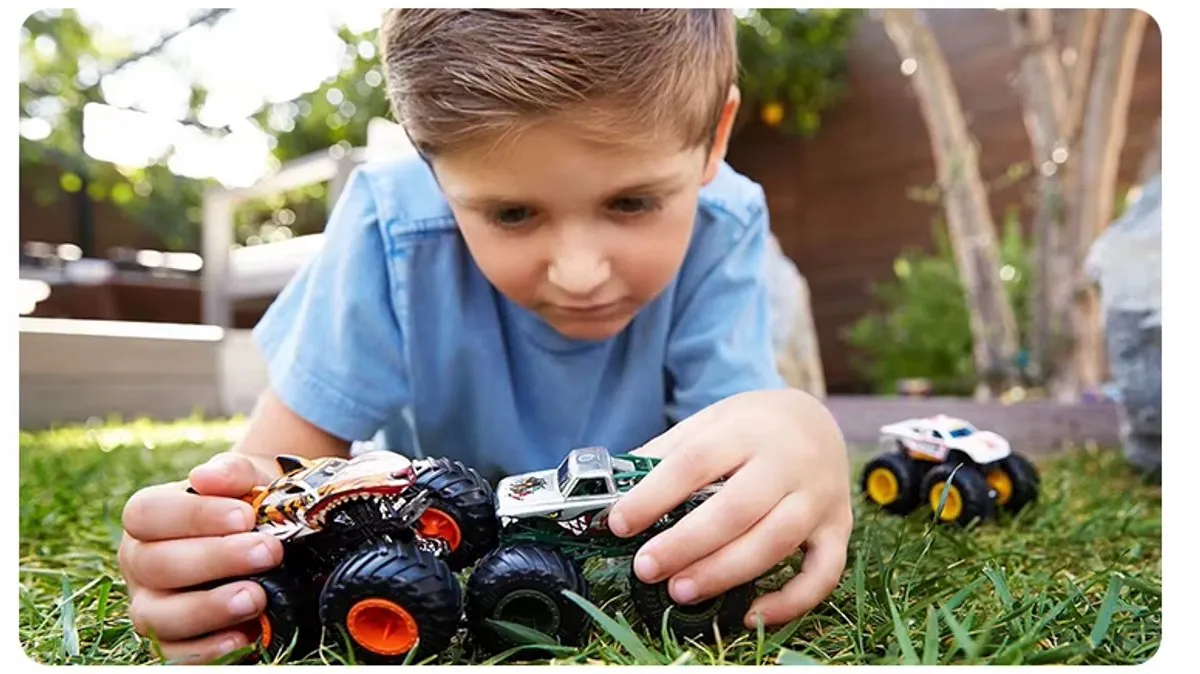 Hot Wheels Monster Jam 2-Pack Tri-to-Crush-Me & Podium Crasher 1:64
