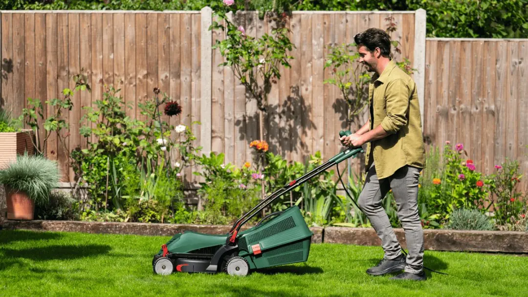 Bosch UniversalRotak 37-555 Elektrische Grasmaaier 1400W