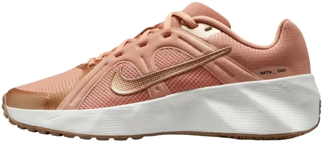 Nike metro tek in de kleur oranje.