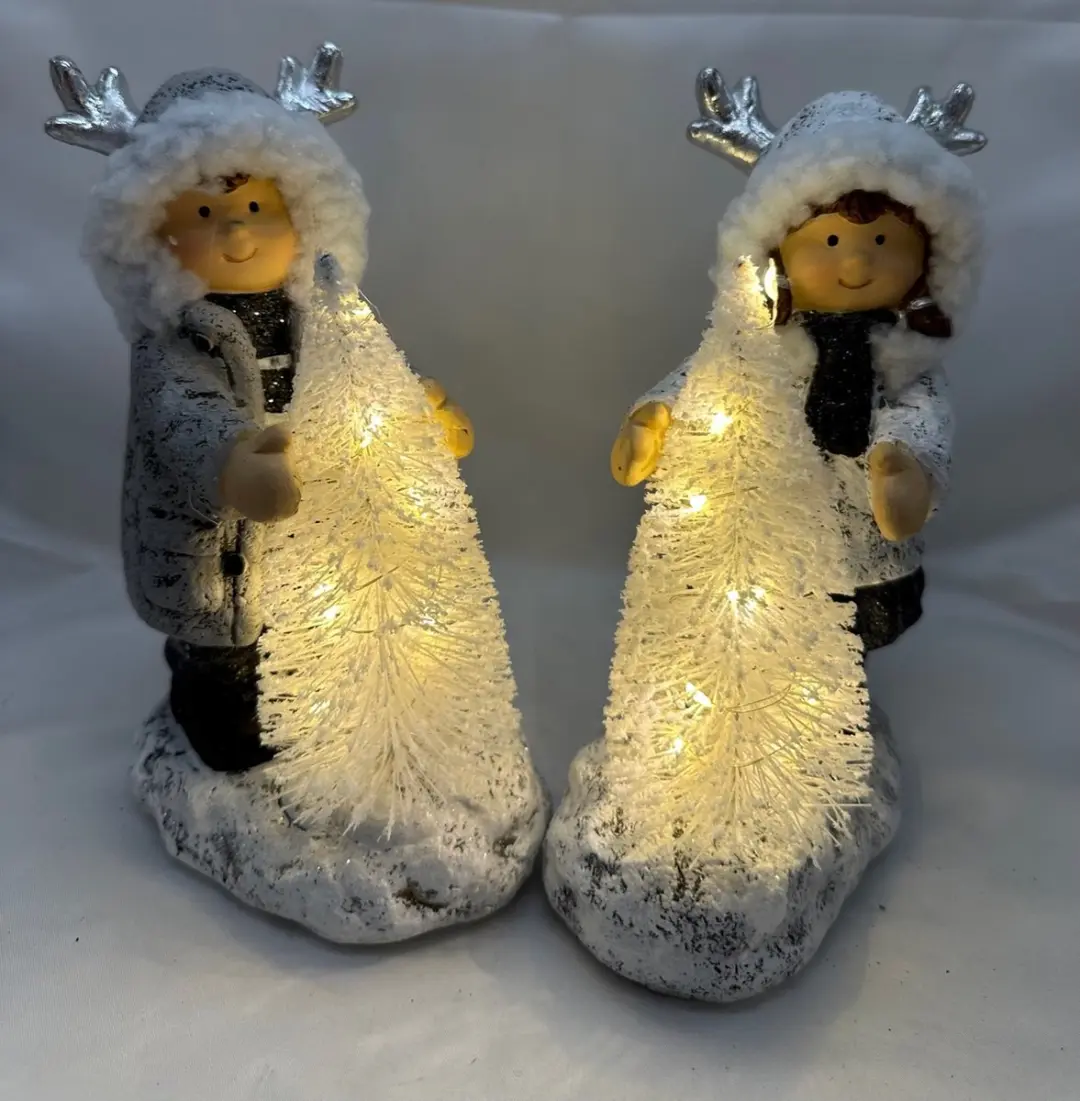 Kerstbeelden Kerstjongen en meisje met LED