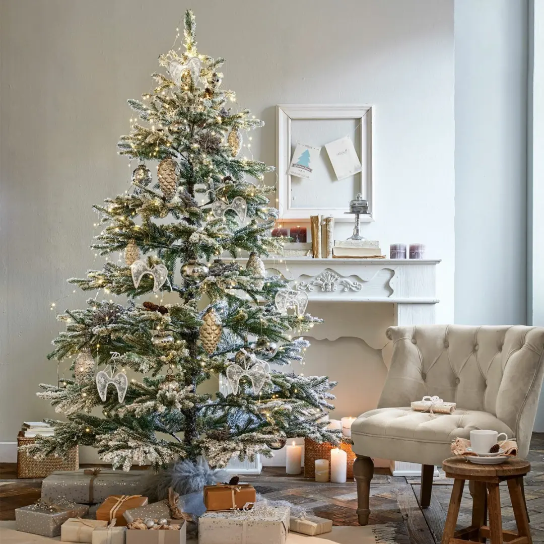 Loberon Kerstboom Lokossa 116cm - Groen/Wit - afbeelding 6 van 6