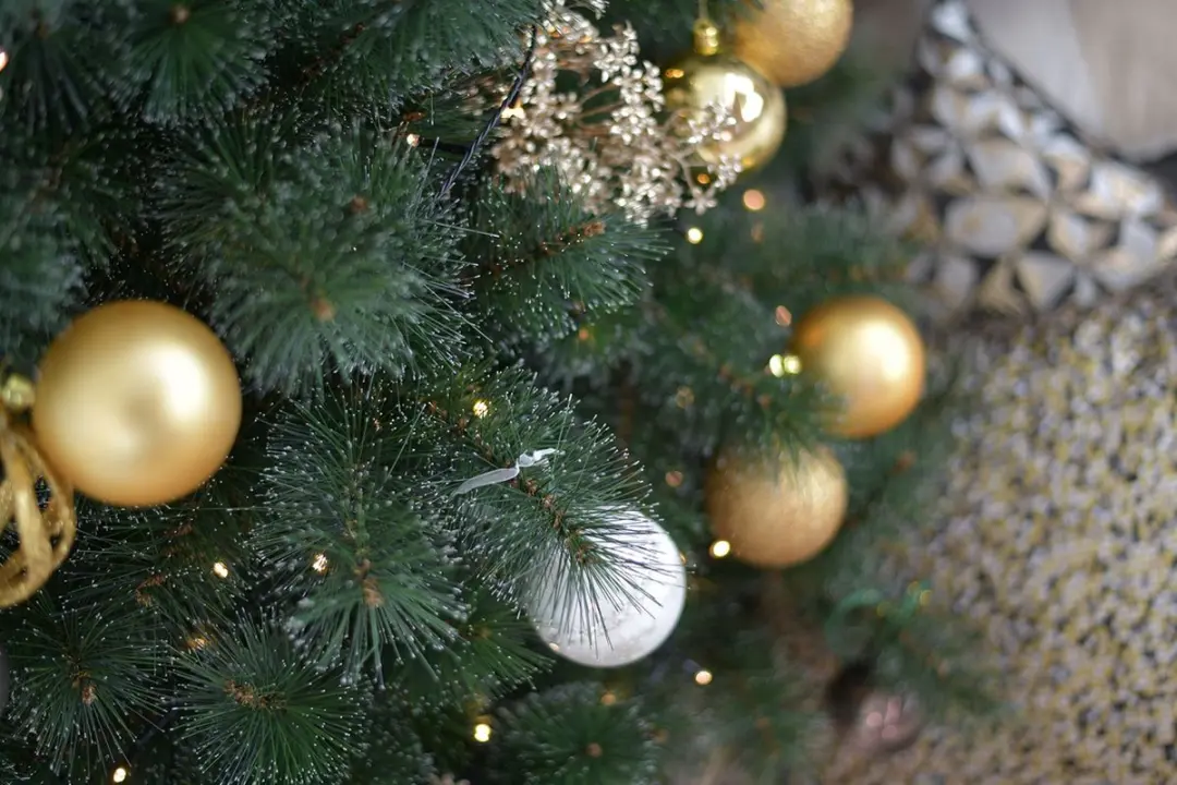 Famiflora Frosted Alpine Kunstkerstboom 225cm Groen