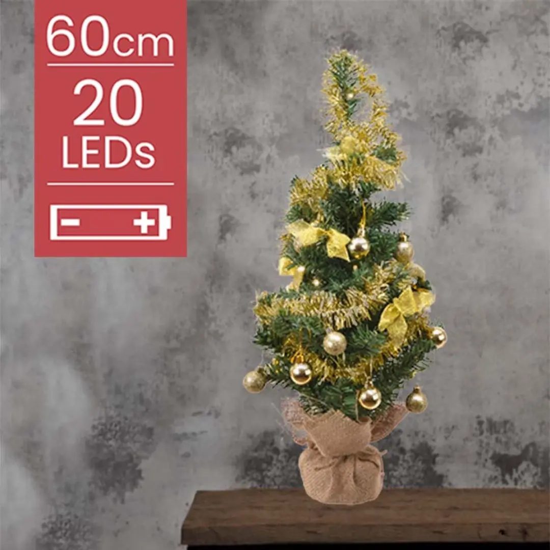Kunstkerstboom met gouden versiering op batterijen