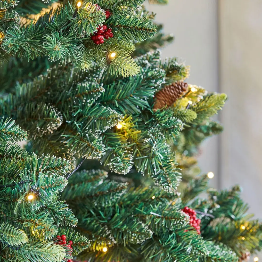 Loberon Kerstboom Bindley 116cm - Groen met LED-verlichting