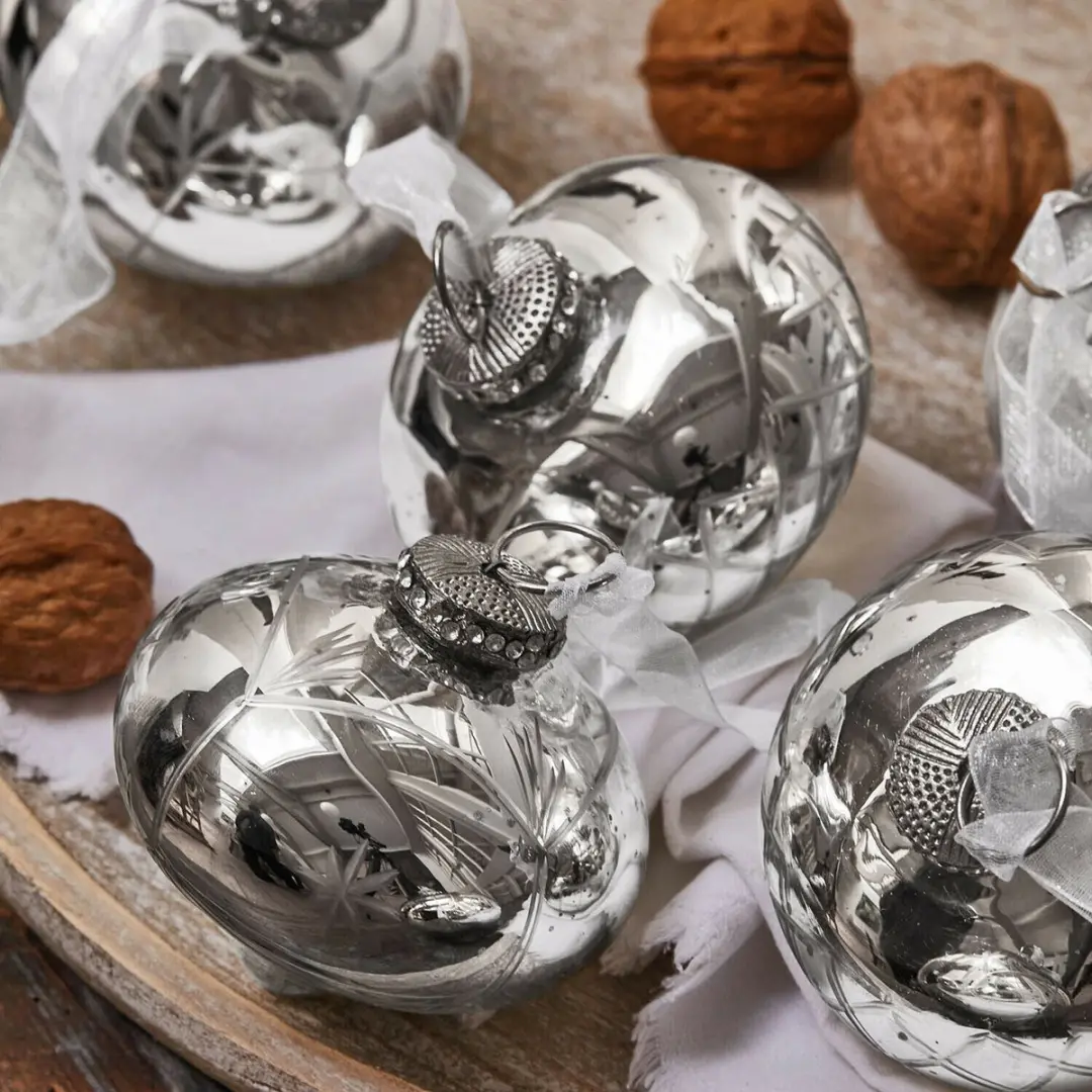 Loberon Kerstversiering Cheshire 6 Stuks - Ø8cm - Zilverkleur