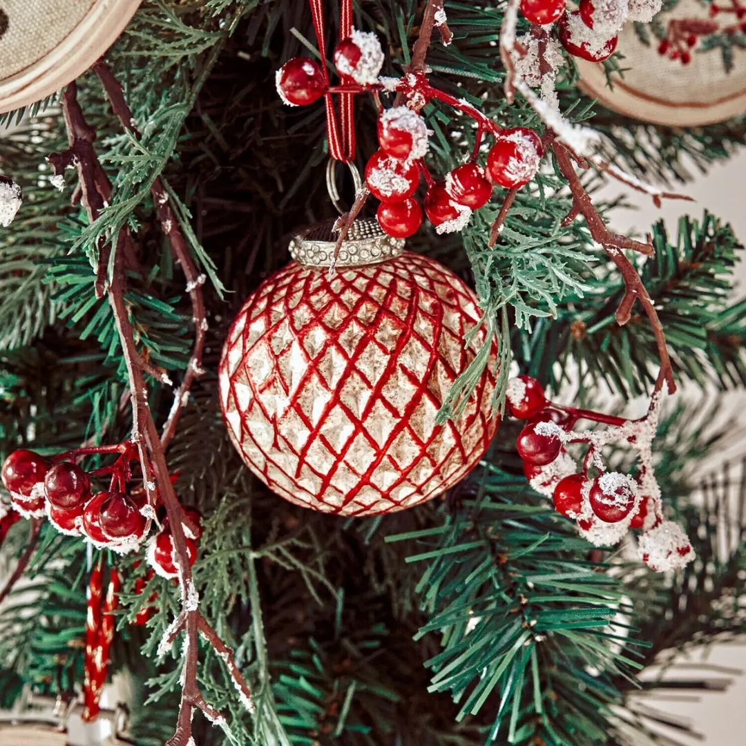 Loberon Kerstbal Aleviah 10cm - 6 Stuks - Goud/Rood