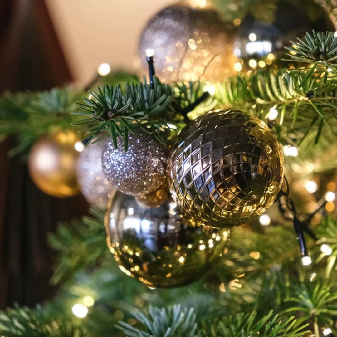 Decoris Kunststof Kerstballen Mix Brandewijn - 100 Stuks - afbeelding 6 van 6