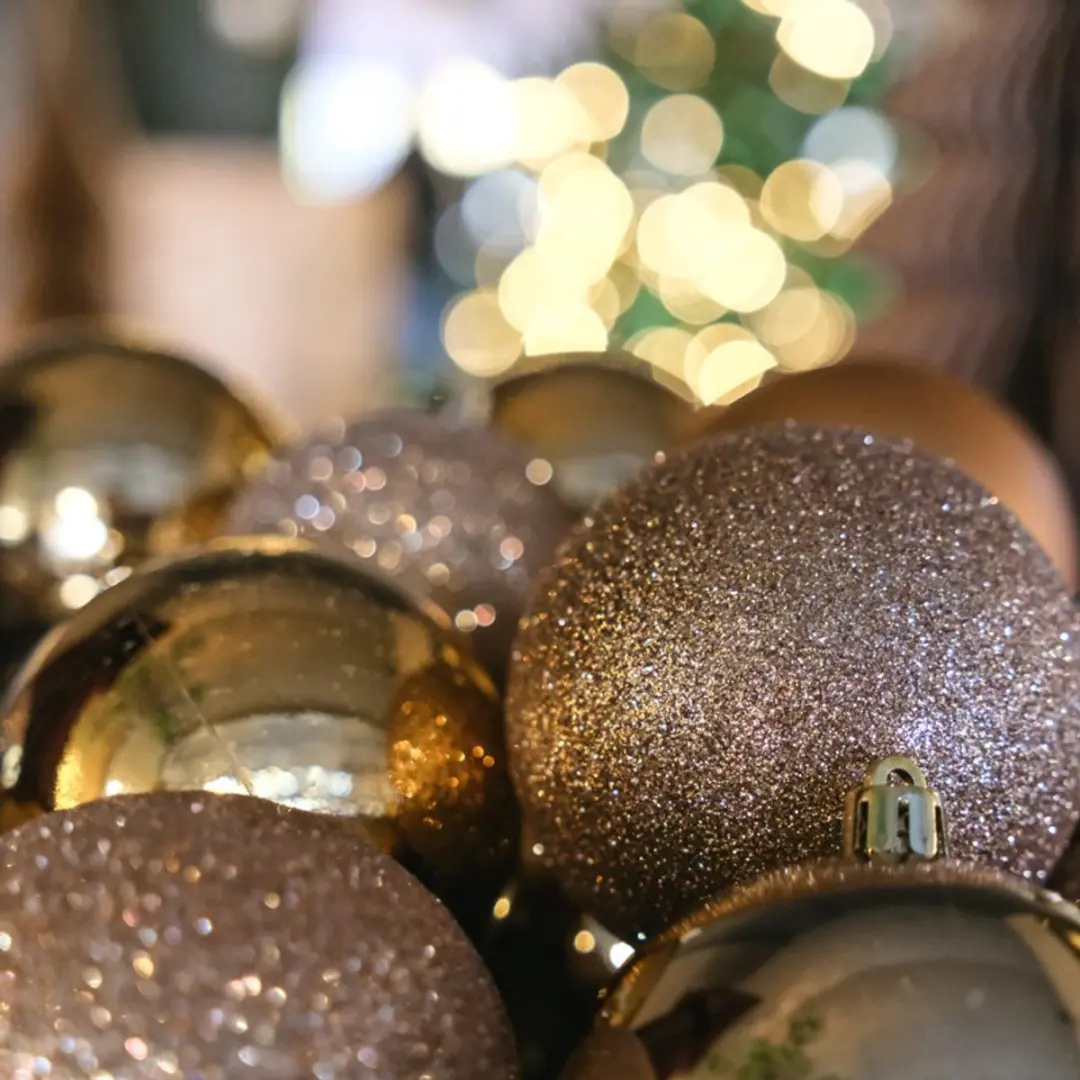 Decoris Kunststof Kerstballen Mix Brandewijn - 100 Stuks