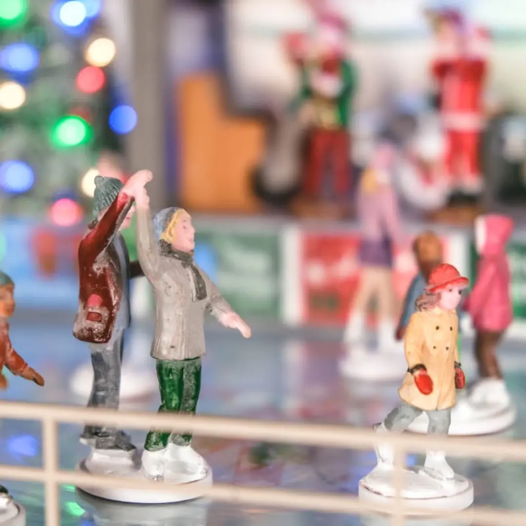 Lemax Christmas Grove Skating Rink Verlichte Attractie - Meerkleurig