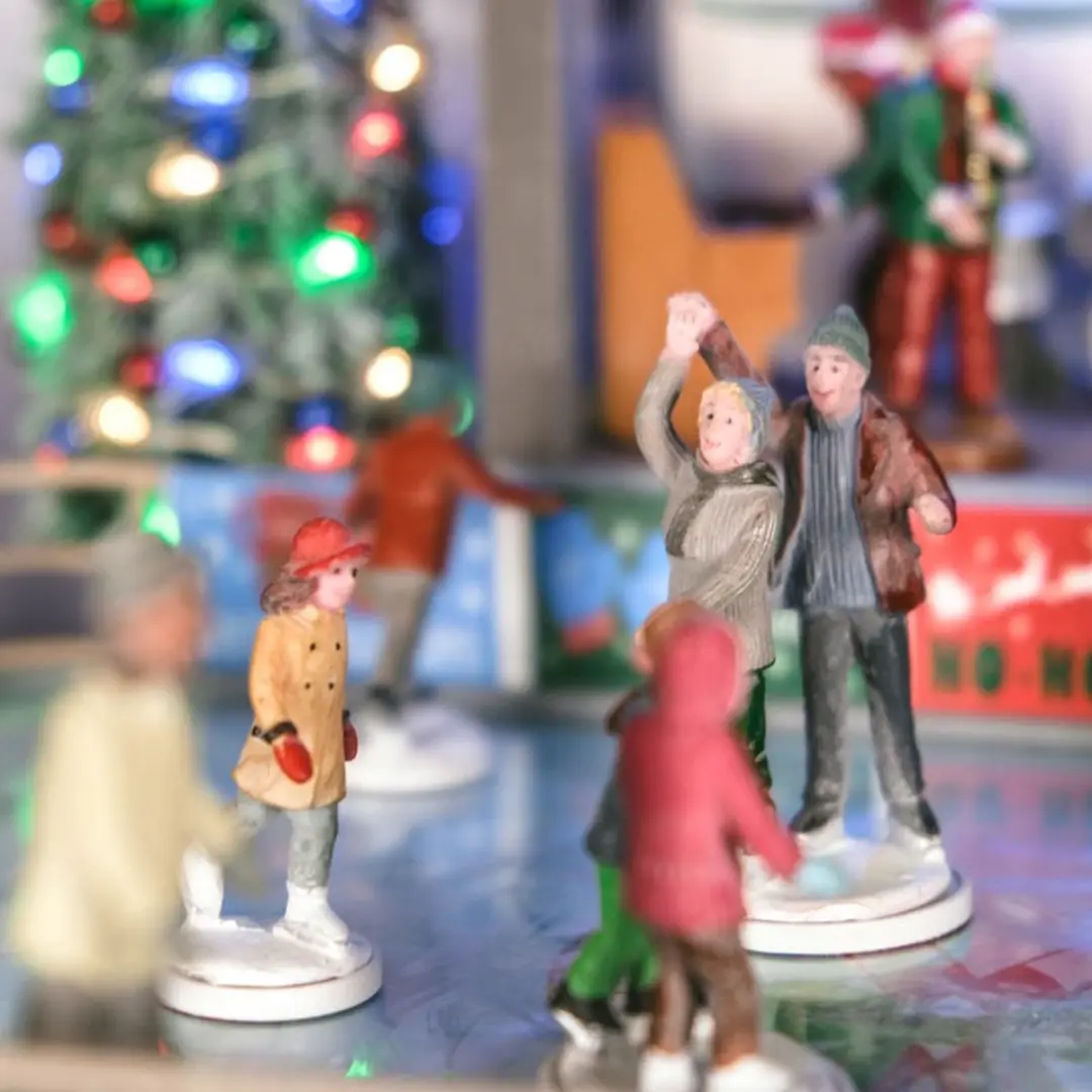 Lemax Christmas Grove Skating Rink Verlichte Attractie - Meerkleurig - afbeelding 6 van 6