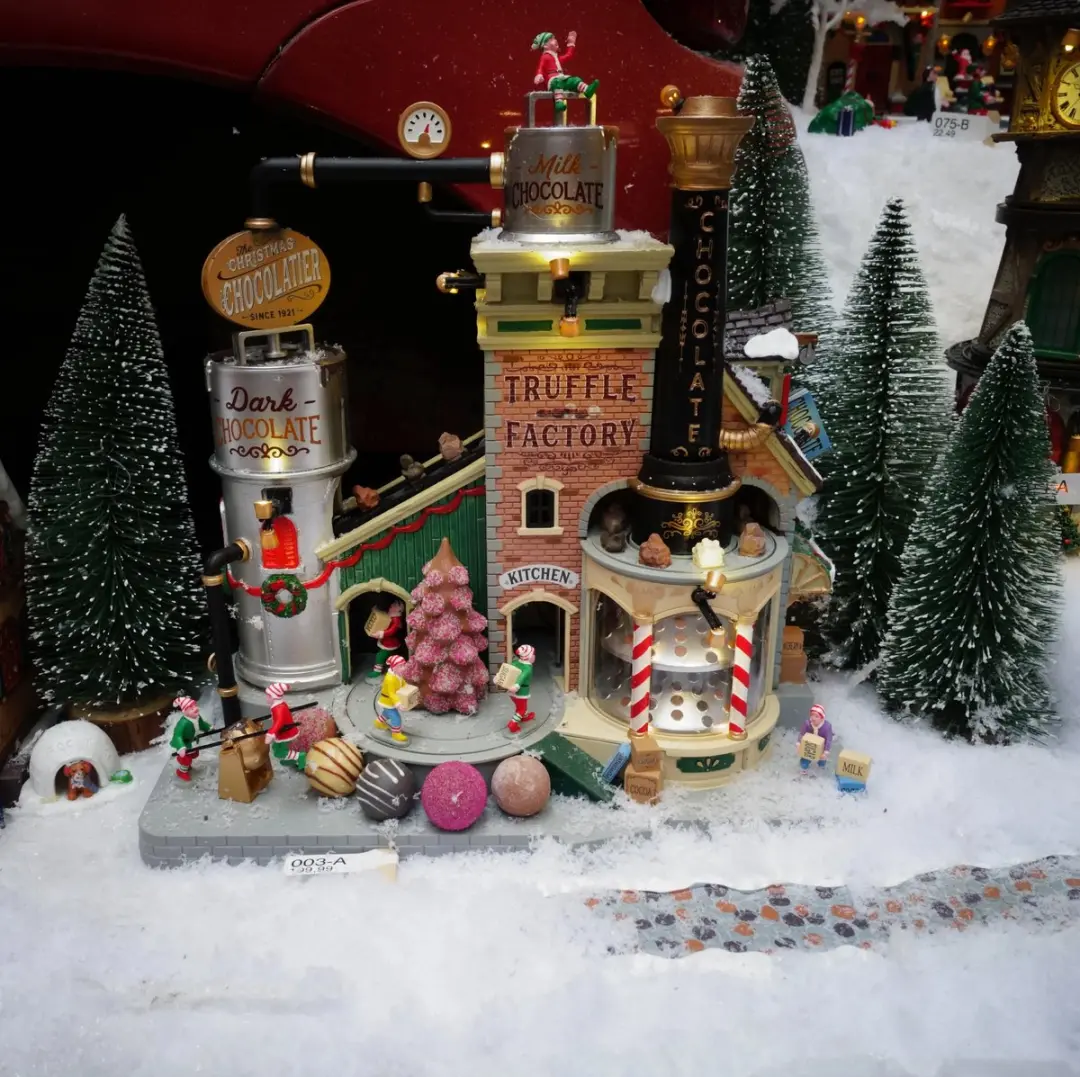 Lemax The Christmas Chocolatier Truffle Factory Verlichte Attractie - Meerkleurig