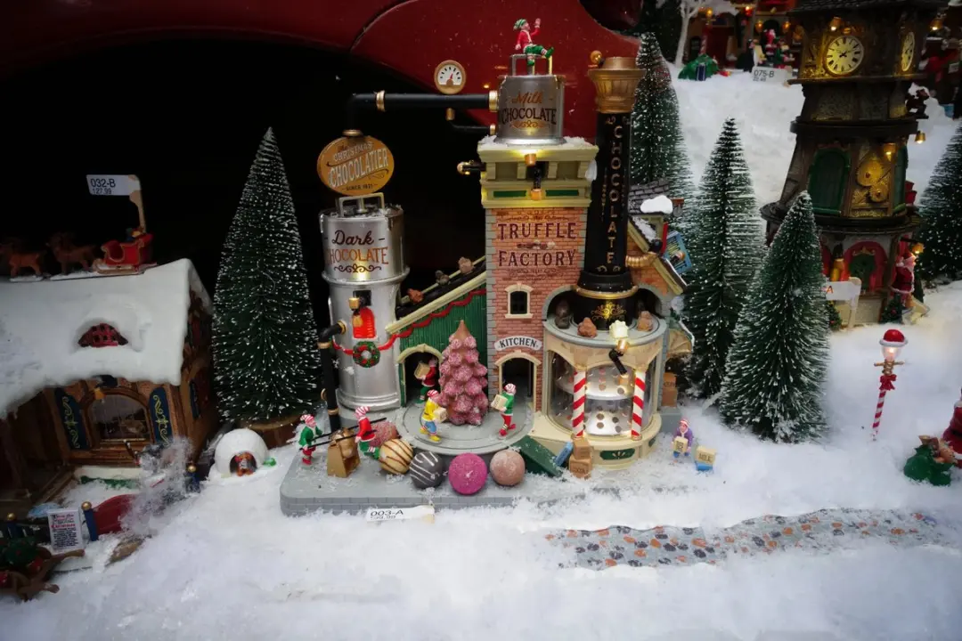 Lemax The Christmas Chocolatier Truffle Factory Verlichte Attractie - Meerkleurig