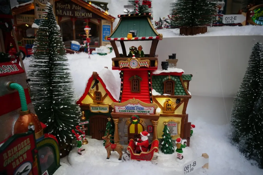 Lemax North Pole Control Tower - Verlicht Gebouw - Meerkleurig