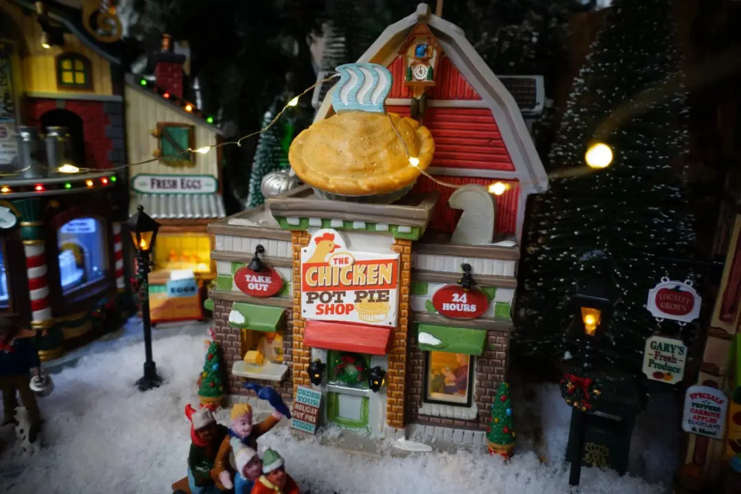 Lemax The Chicken Pot Pie Shop Kersthuisje - Kerst Mix