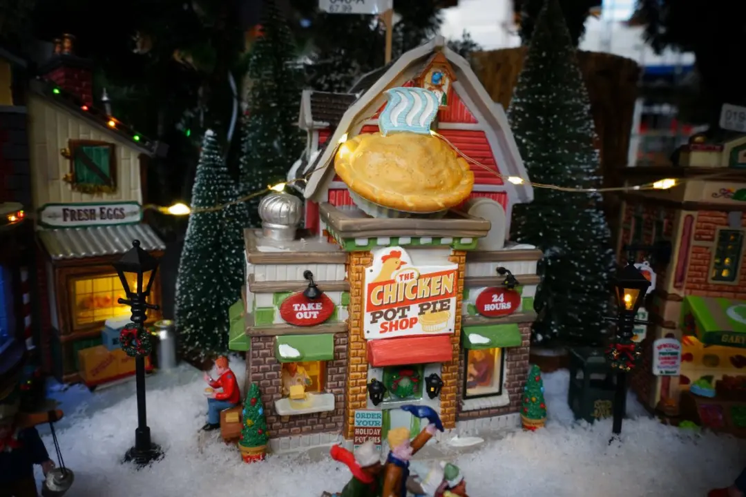 Lemax The Chicken Pot Pie Shop Kersthuisje - Kerst Mix - afbeelding 6 van 6