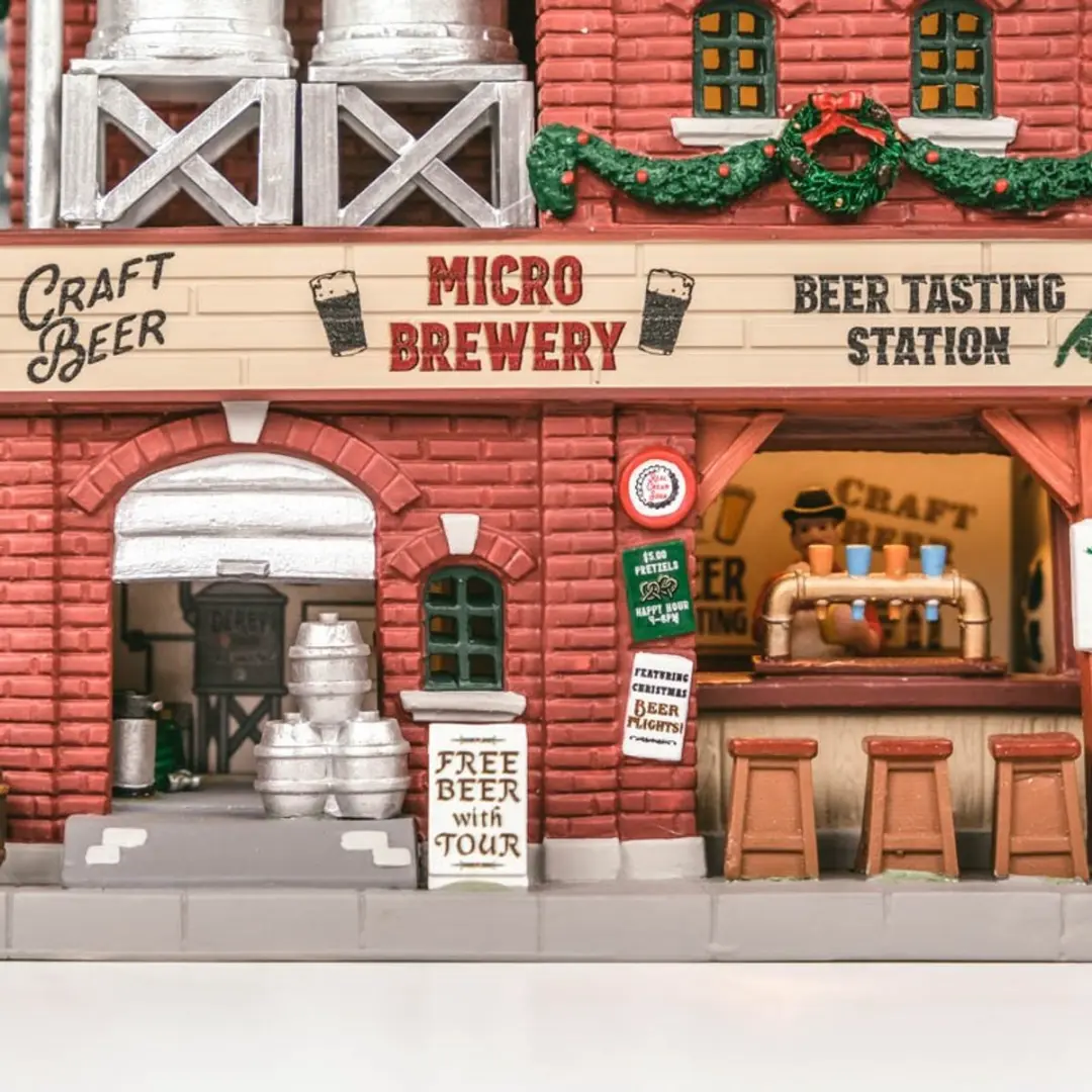 Lemax Derby & Sons Brewing Co. Verlicht Gebouw - Exclusief Adapter - Meerkleurig