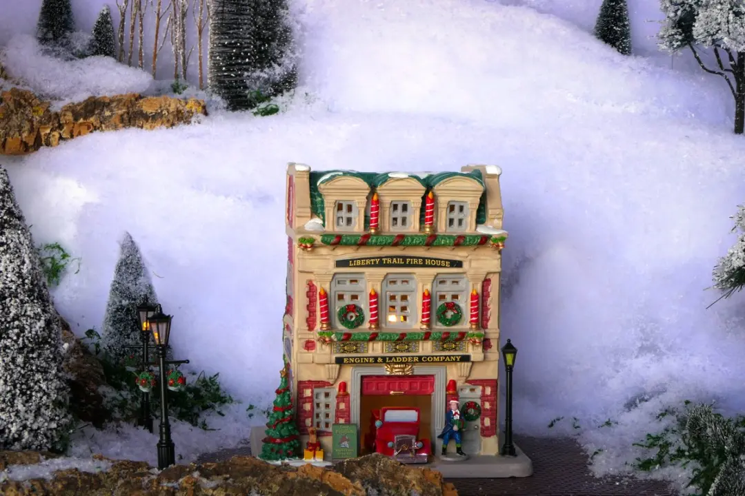 Lemax Liberty Trail Fire House - Mehrfarbig
