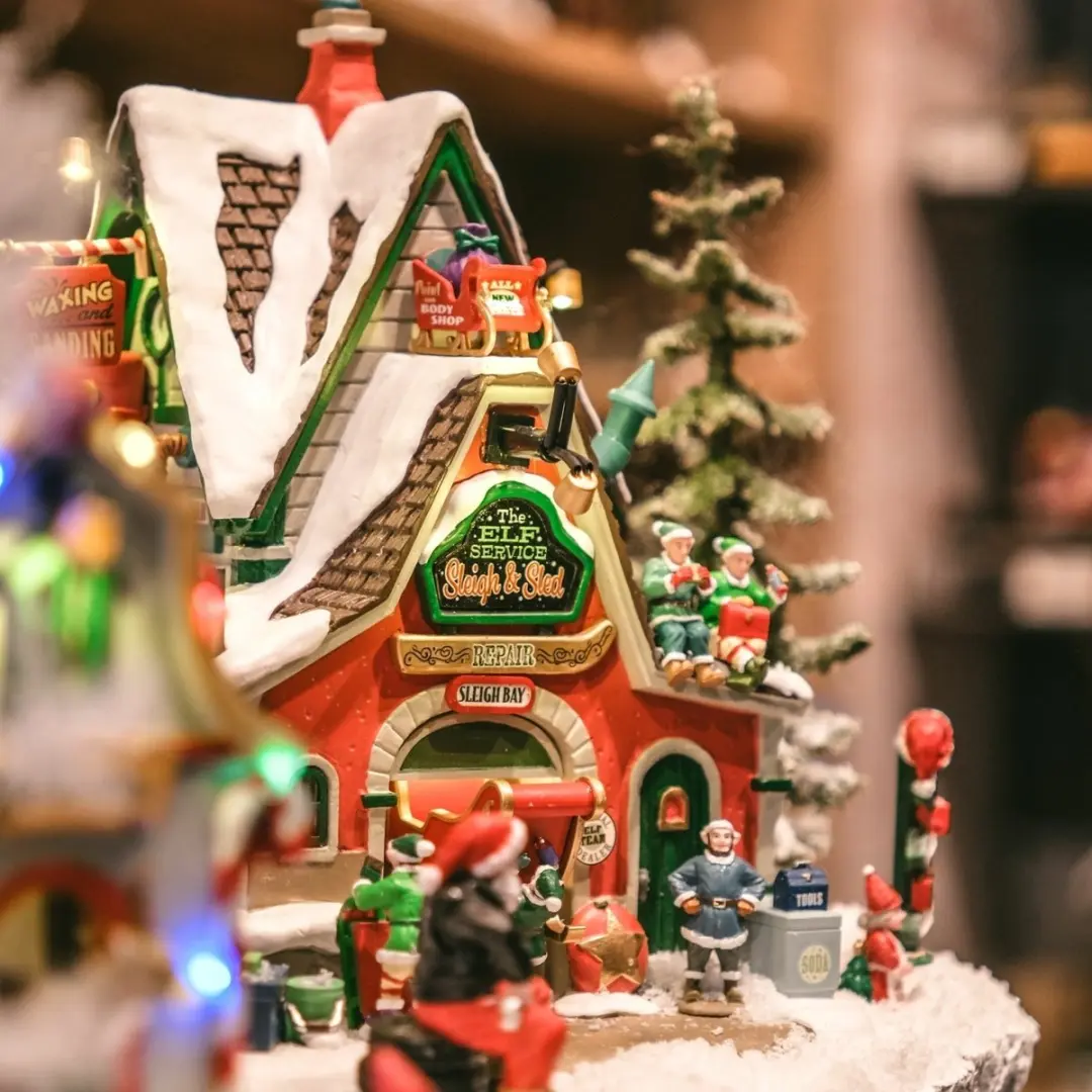 Lemax The Elf Service Sleigh & Sled Repair - Meerkleurig