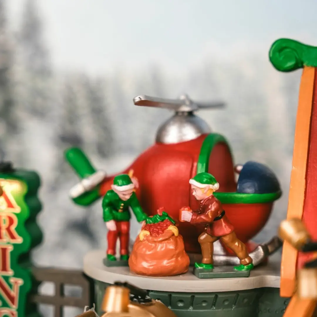 Lemax Kringle's Courier Santa's Wonderland 2025 - Bewegend Kersthuisje - Meerkleurig - afbeelding 6 van 6