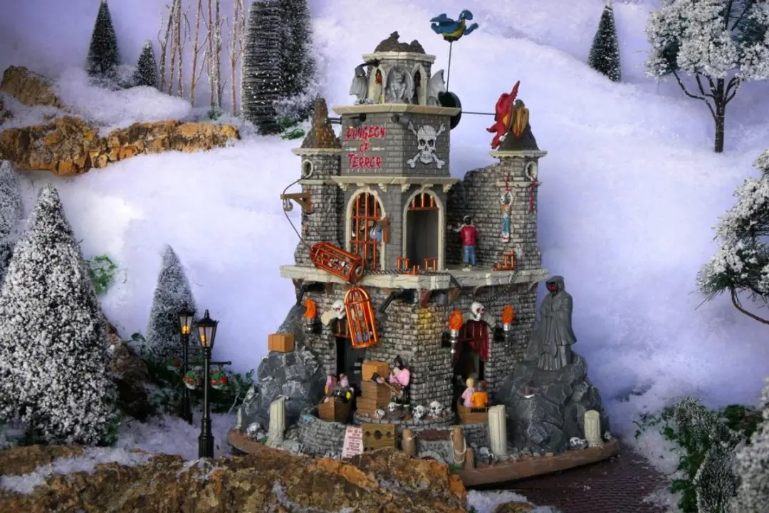 Lemax Spooky Town Dungeon of Terror