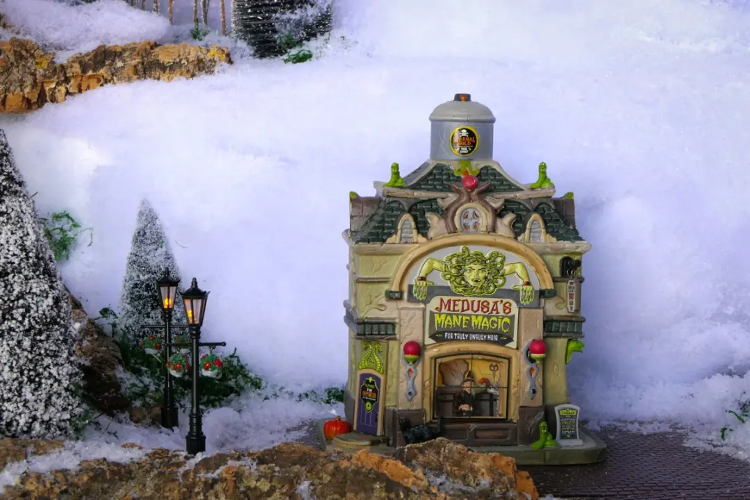 Lemax Spooky Town Medusa's Mane Magic