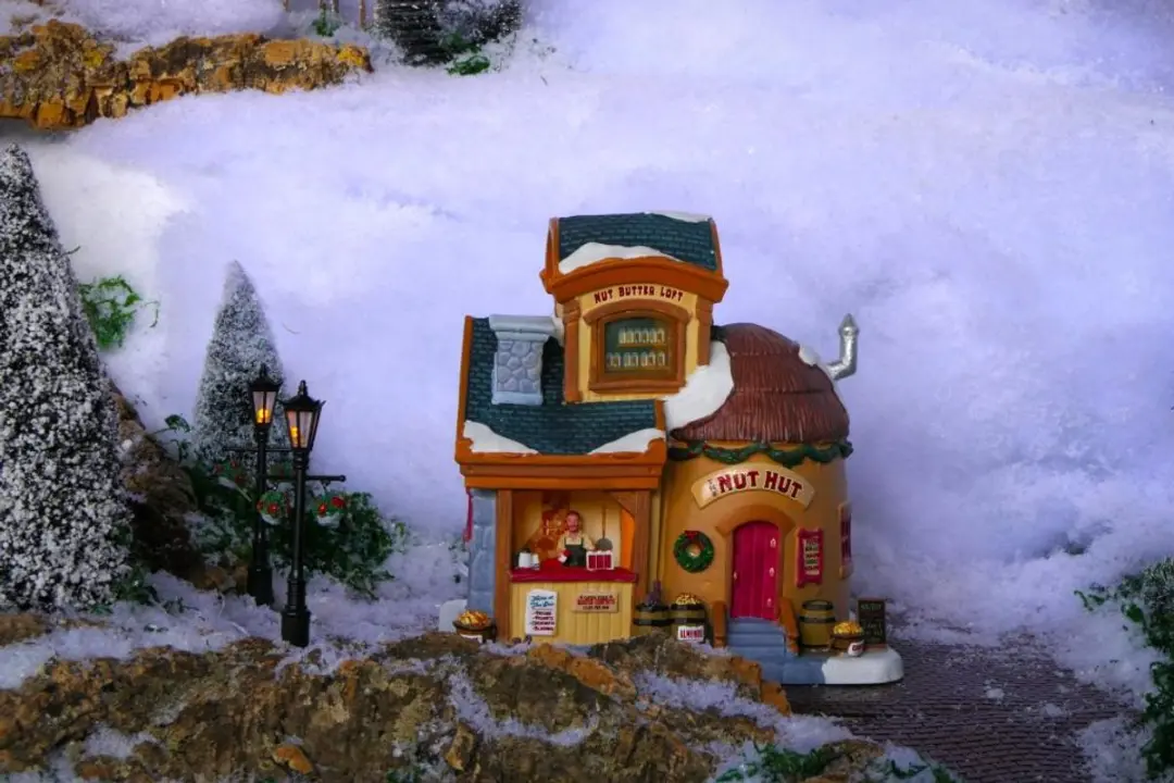 Lemax Nut Hut - 1 Stuks - Mehrfarbig
