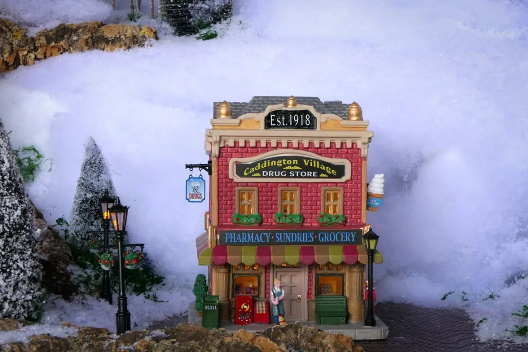 Lemax Caddington Village Drug Store