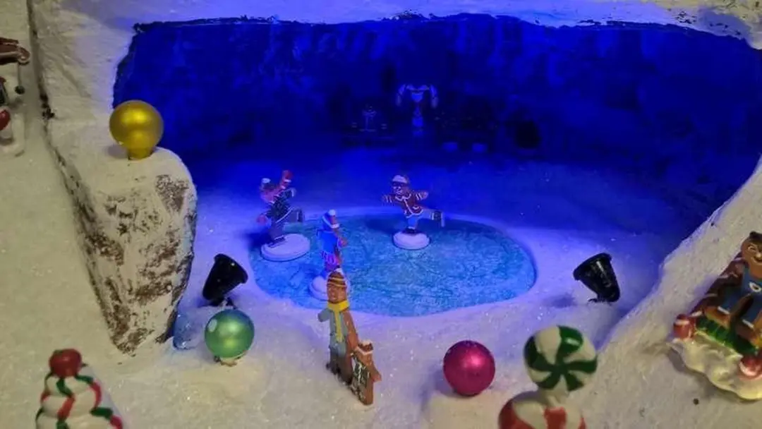 Lemax Gingerbread Skating Pony - 1 Stuks - Meerkleurig