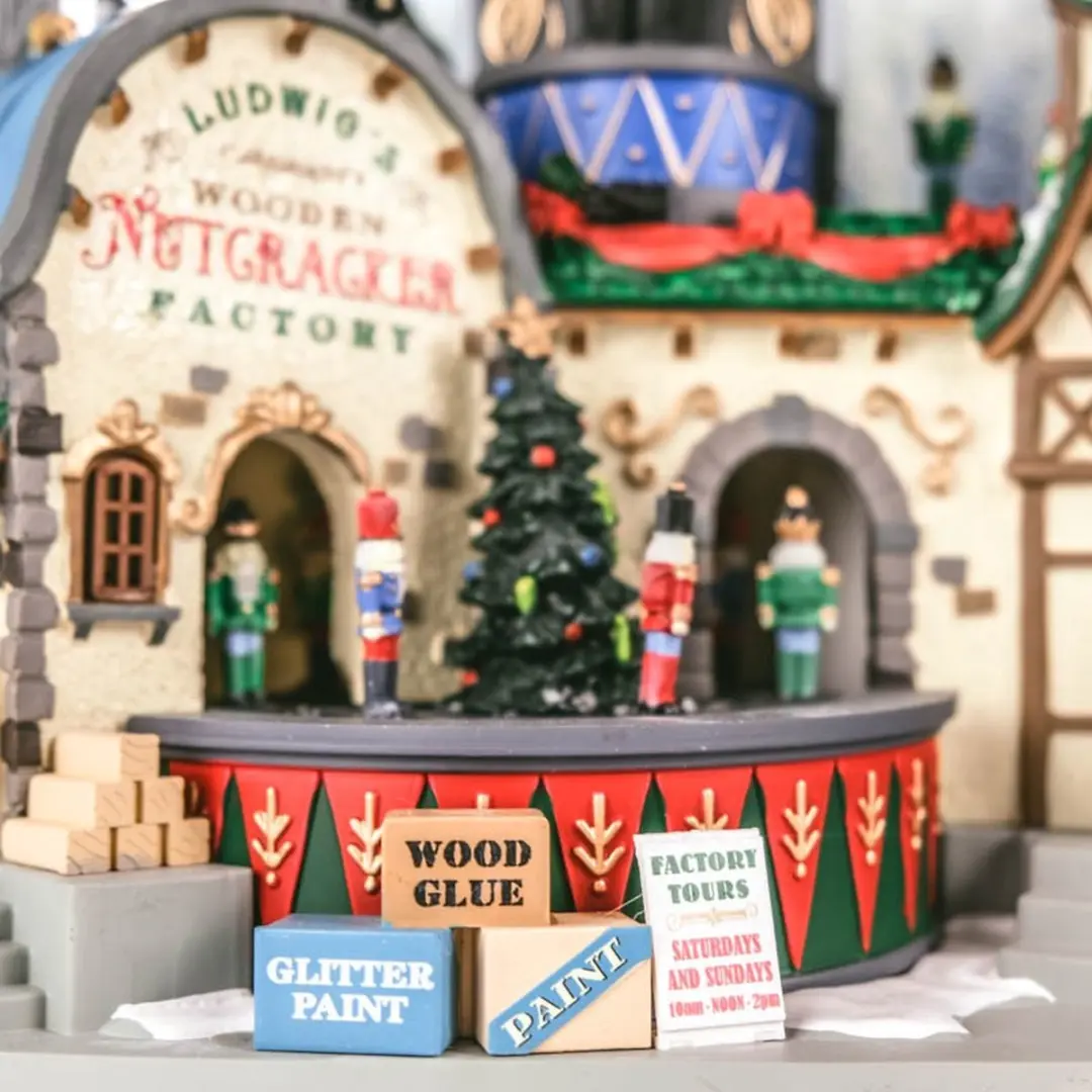 Lemax Ludwig’s Wooden Nutcracker Factory Verlicht Gebouw