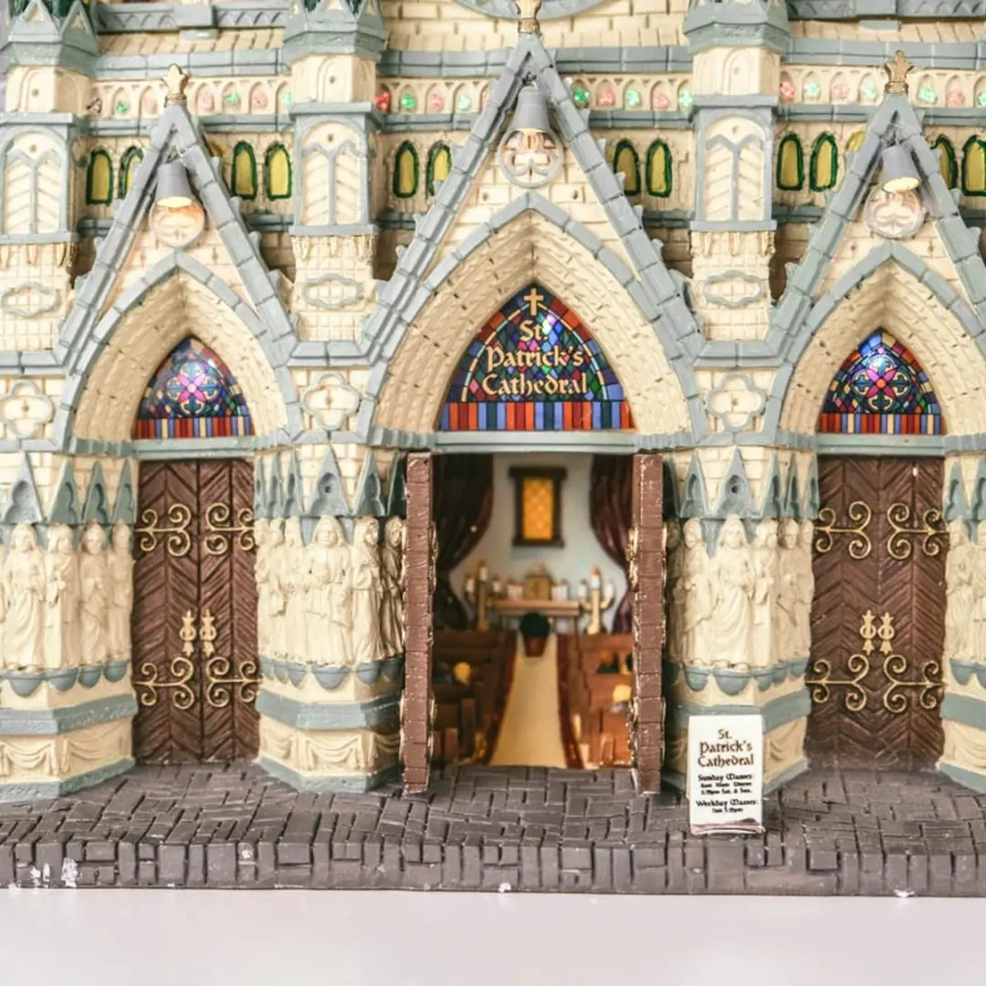 Lemax St. Patrick's Cathedral Verlicht Gebouw - Meerkleurig - afbeelding 6 van 6
