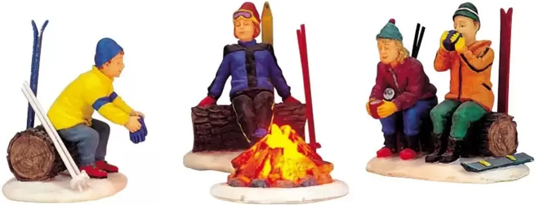 Lemax Skiers' Camp Fire Kersthuisjes Set - 4 Stuks